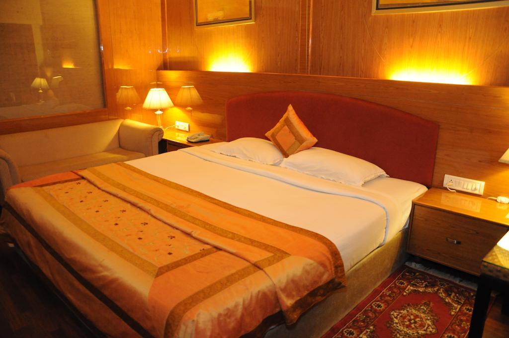 נאסיק Meuse Jupiter Business And Luxury Hotel חדר תמונה